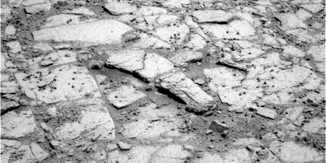NASA muestra imágenes de lo que fué una antigua calzada en Marte Calzada+en+marte+3