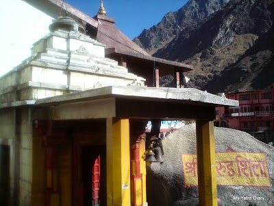 Adi Kedareshwar Temple in Badrinath besides the Garud 
Shila