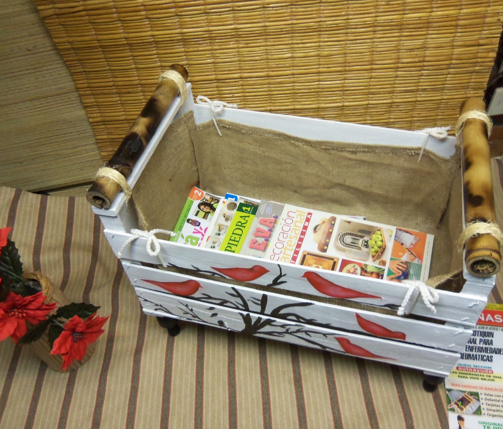 Magui Artesanías: Decoración rústica. Revistero de estilo ecléctico con