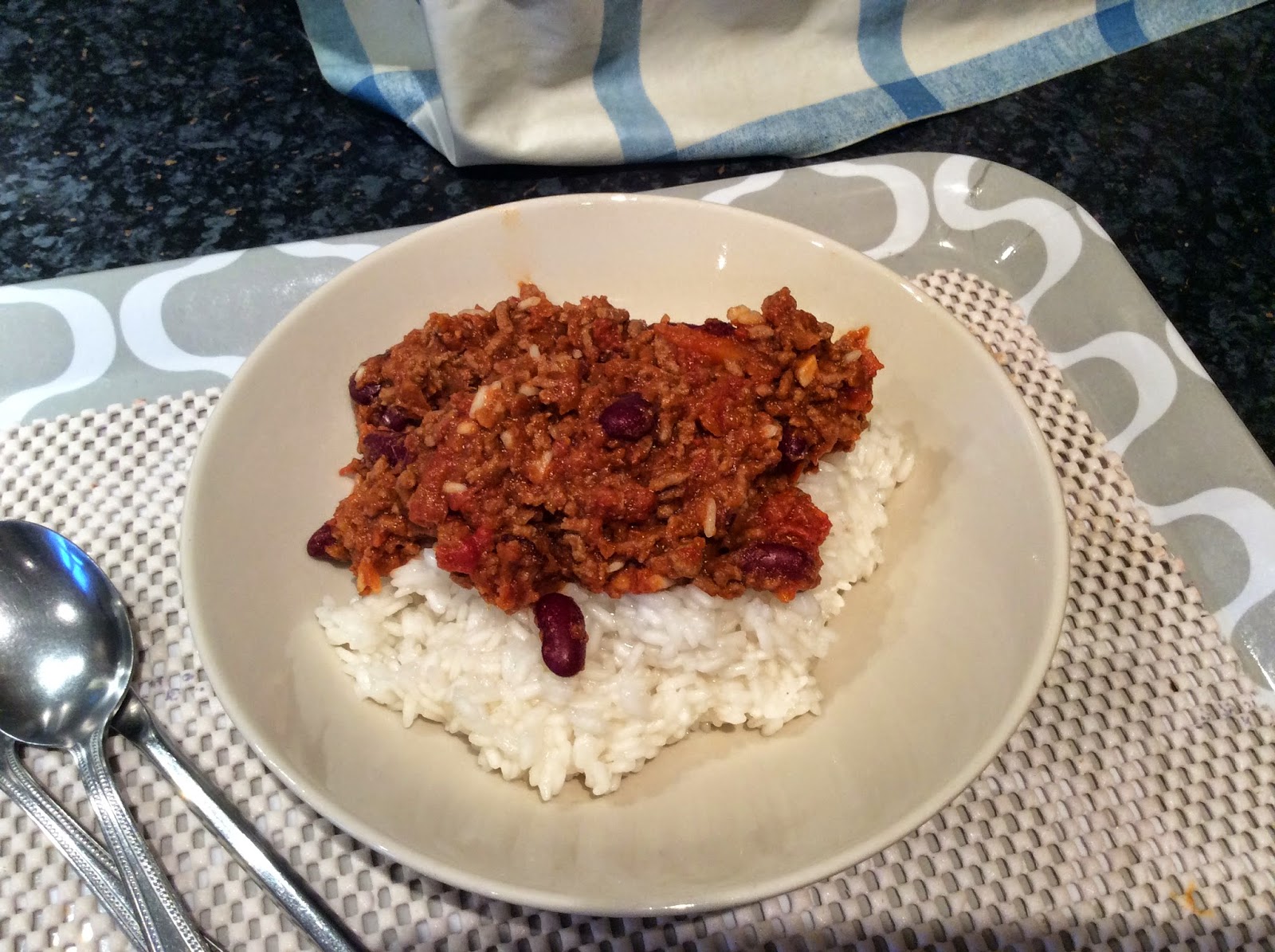 Leon chilli con carne recipe... Frills 'n' Spills