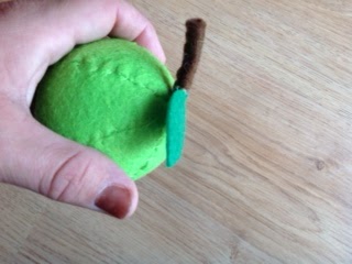 DIY play food: a bowl of apples DIY play food: a bowl of apples