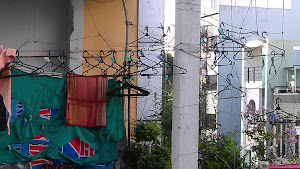 De waslijnen van de buurvrouw in Ho Chi Minh