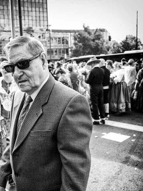 Paseando el dia del Pilar - People - El público