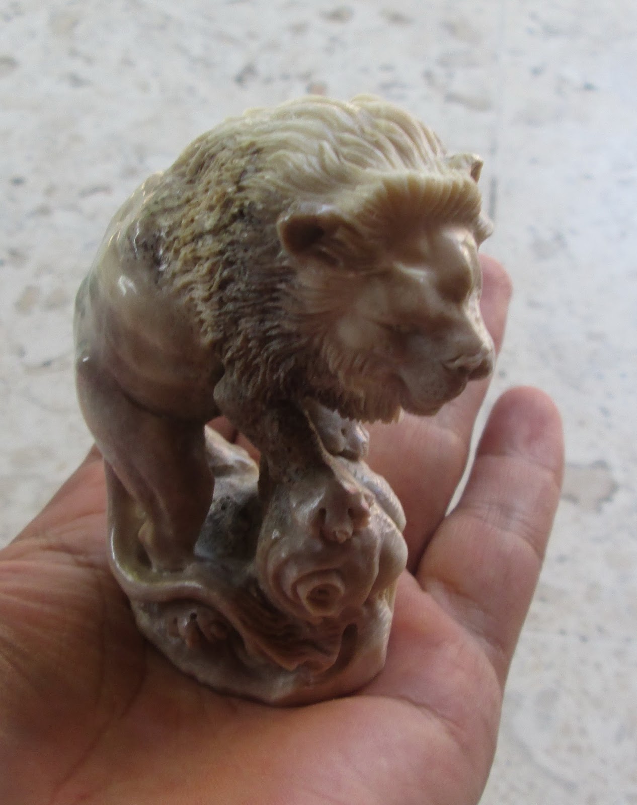 Lion Carving Statue in Caribou Antler Lion Carving Statue in Caribou Antler