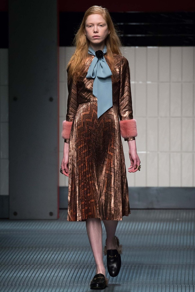 Gucci 2015 AW, Varvara Shutova Gucci 2015 AW Zig-zag Lurex Plissé Dress on Runway