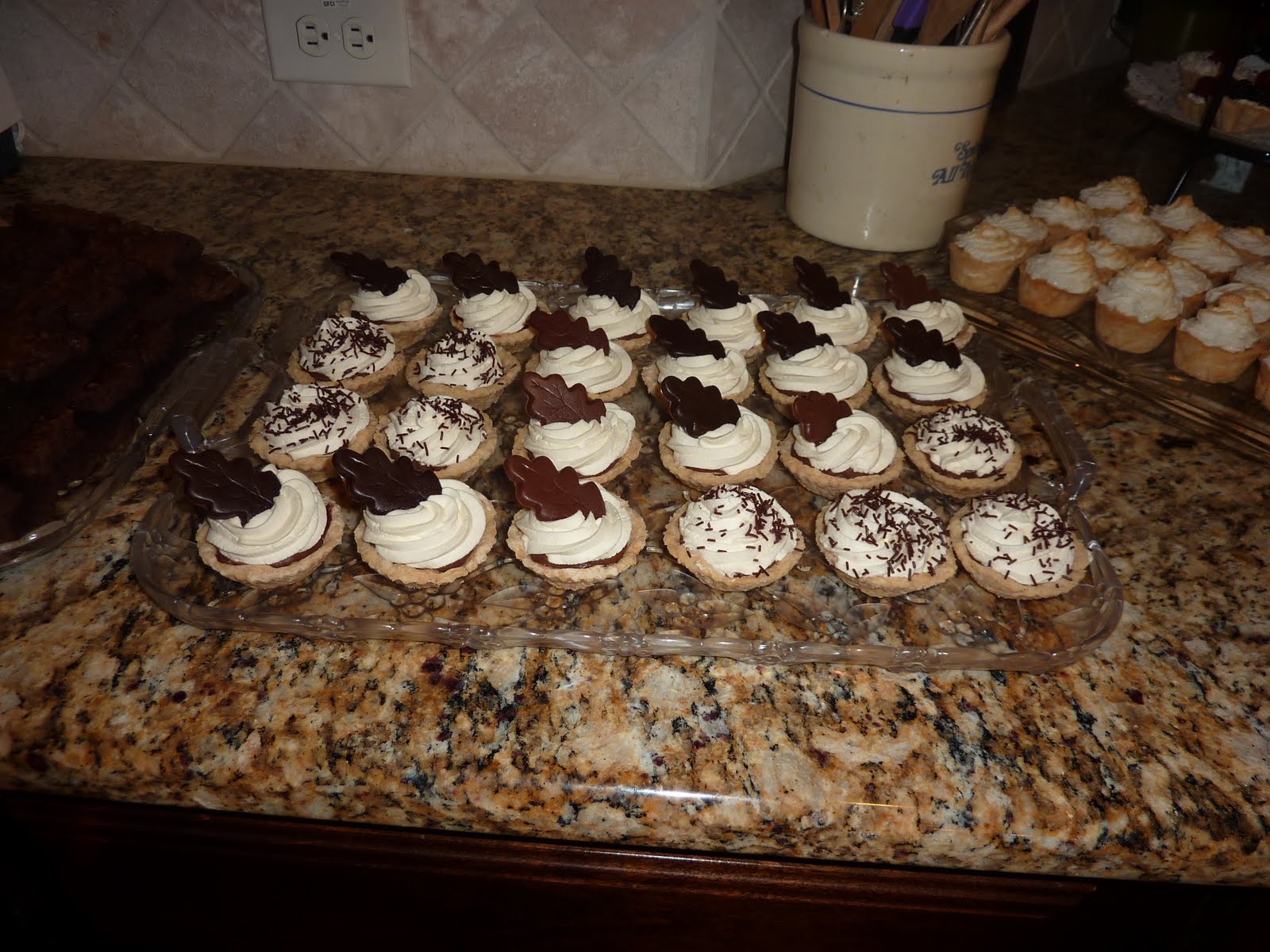 Creative Hospitality HOSTING A DESSERT PARTY