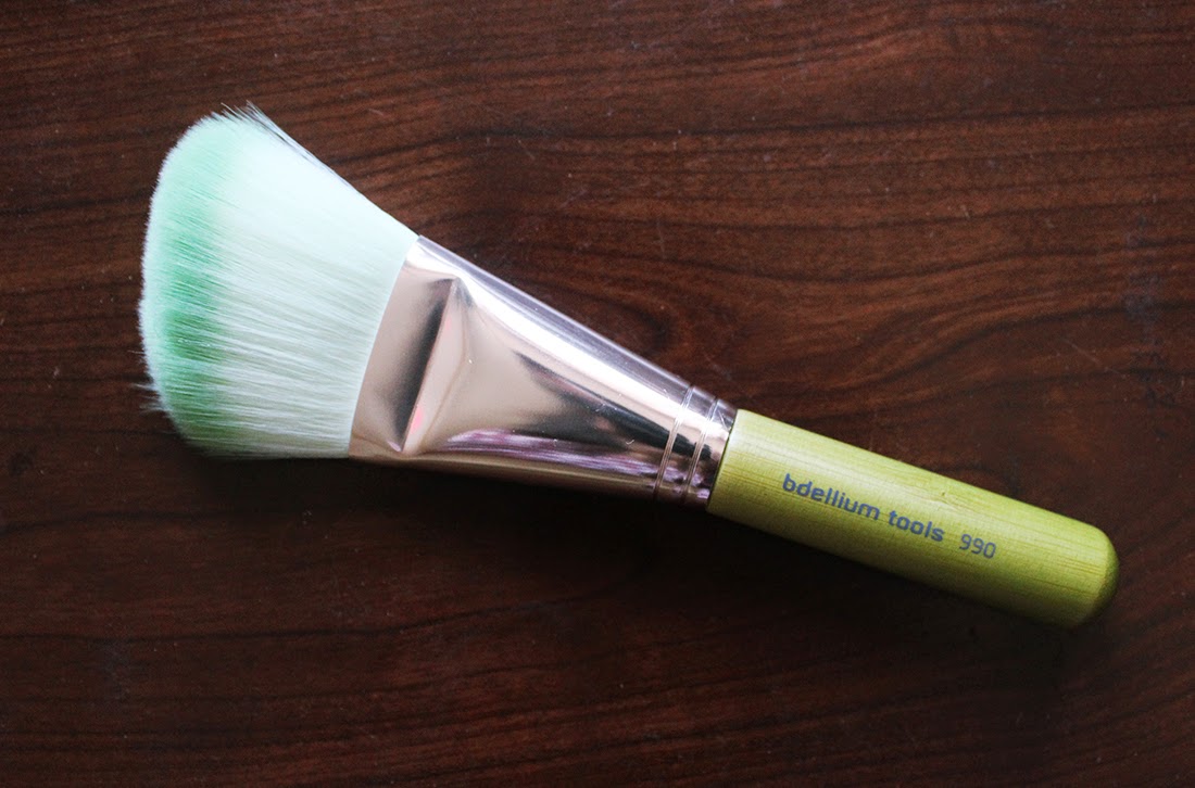 Bdellium Tools 990 Angled Face Brush Bronzer in a Hurry