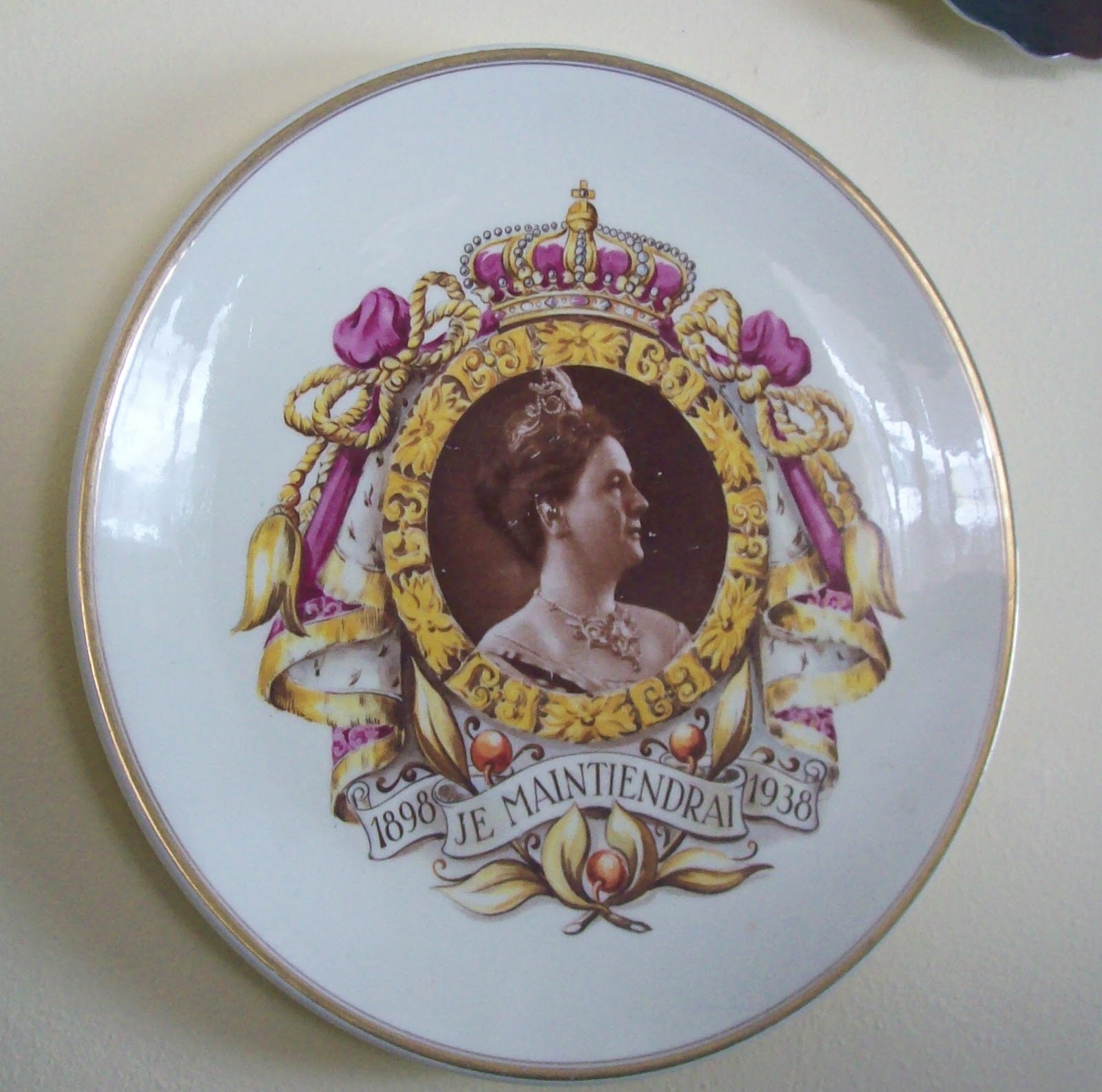 royal commemorative plates