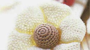 Una flor muy especial tejida con ganchillo
