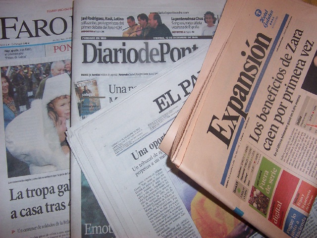 La máscara para los cabellos con la mostaza de la alopecia las revocaciones