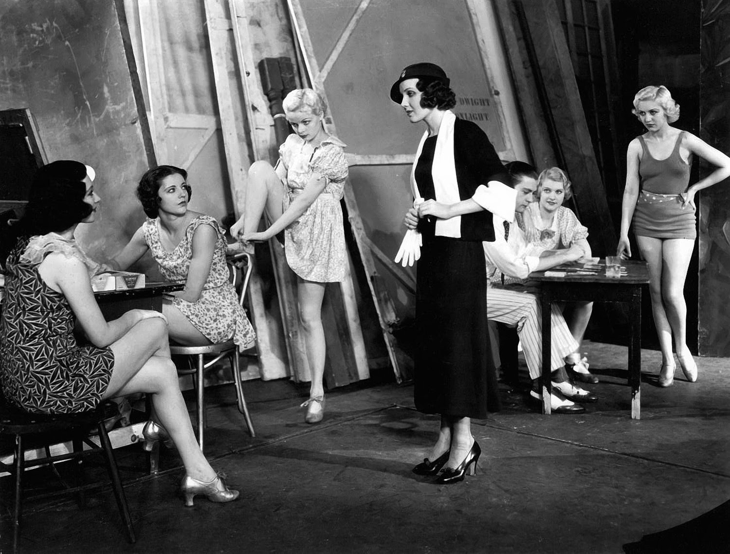 14 Beautiful Black and White Photos of Chorus Girls from the 1910s and