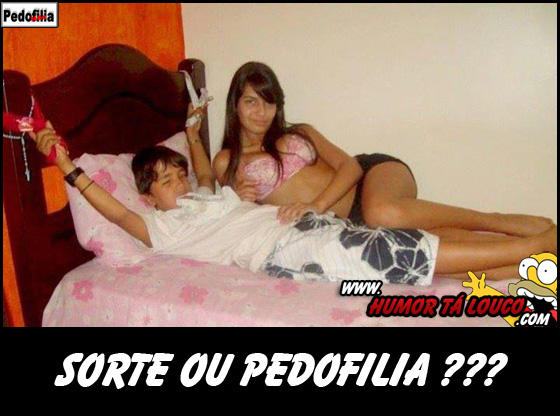 imagem-sorte-x-pedofilia-garoto-deitado-amarrado-cama-gostosa-calcinha-peituda-sutien-safada-humortalouco.jpg