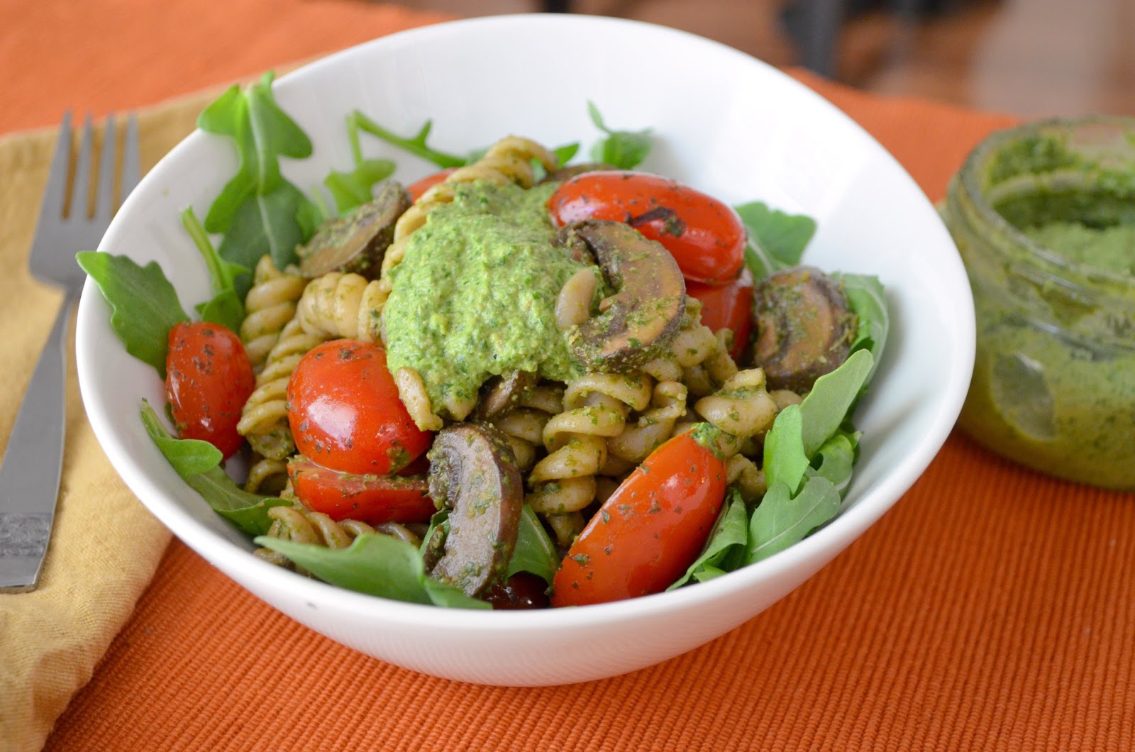 The Inventive Vegetarian Pasta with Pesto, Mushrooms, and Tomatoes