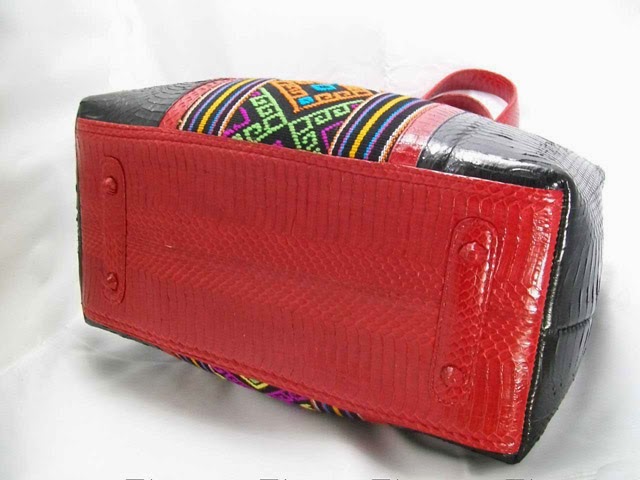 Tas Etnik Hitam Dior Motif Tenun Buna Tas Etnik Hitam Dior Motif Tenun Buna