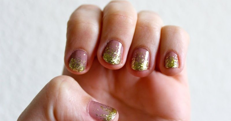 DIY Ombre Glitter Nails at Home - wide 1