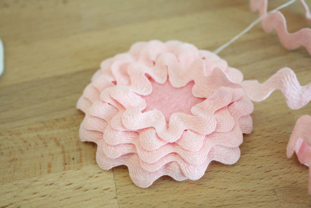 ric rac flower tutorial