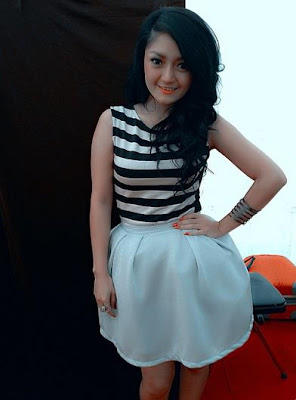 Siti Badriah Penyanyi Dangdut - infolabel.blogspot.com