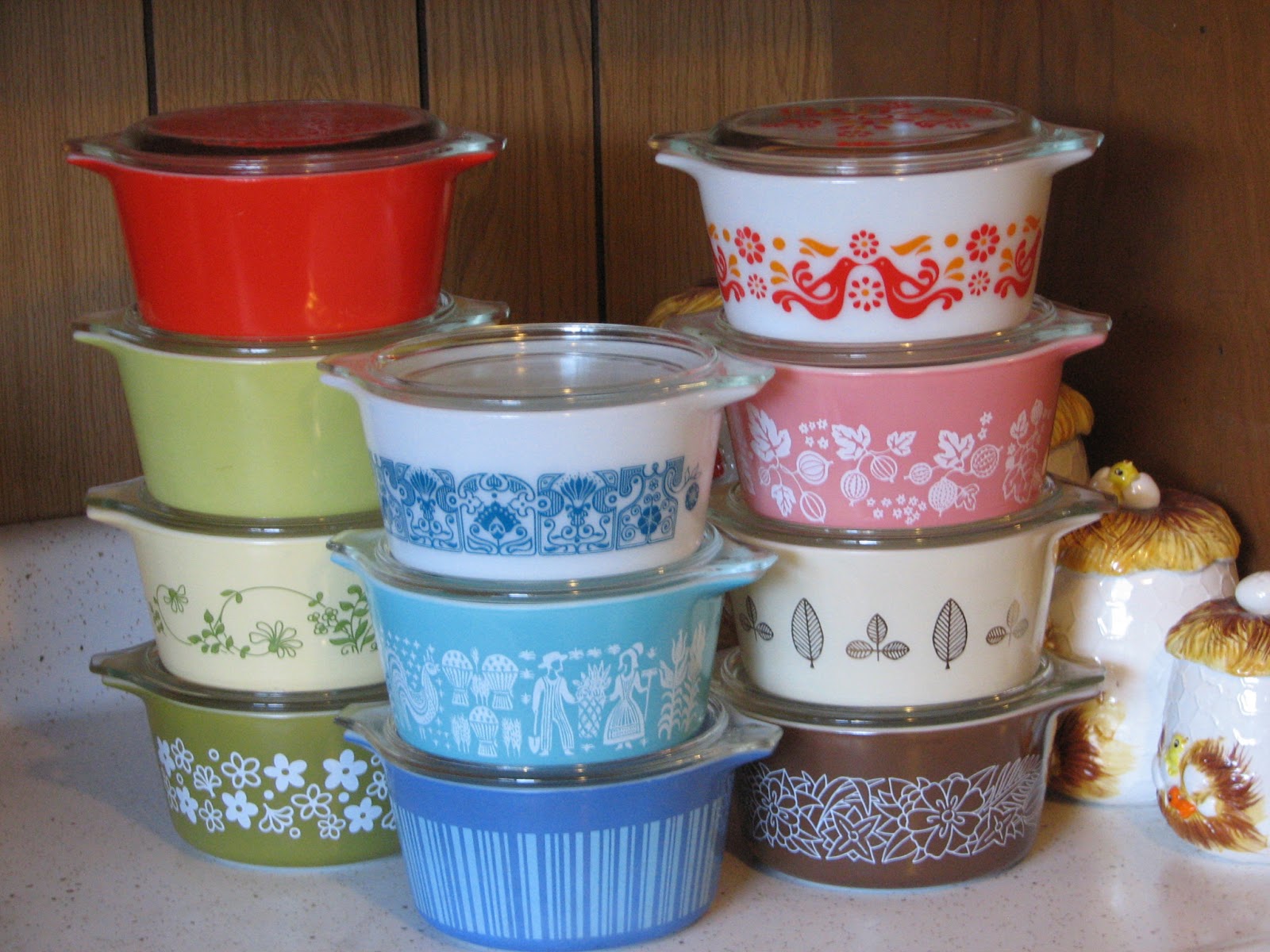 They Call This America Pyrex 473 casseroles