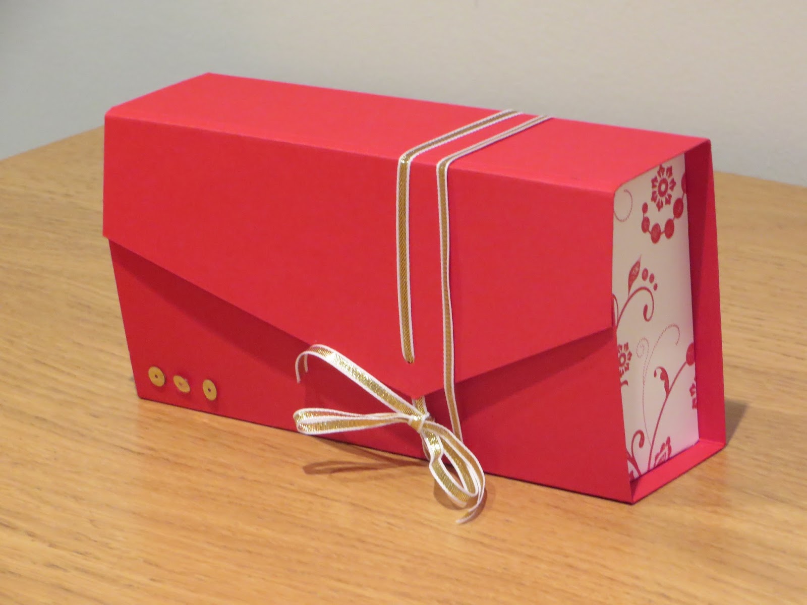 CraftyCarolineCreates Clutch Bag Gift Box Tutorial, Using Flowering