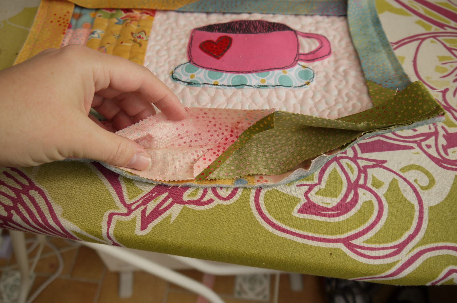 SewHappyGeek Tutorial Tuesday Quilt Binding (works for your mug rugs too)