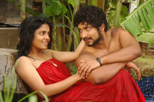 http://2.bp.blogspot.com/-GWK-cdHS8zg/TkDiTr2WtTI/AAAAAAAADec/sx6SaESTi6Q/dilipkumar_janavi_oththa_veedu_hot.jpg