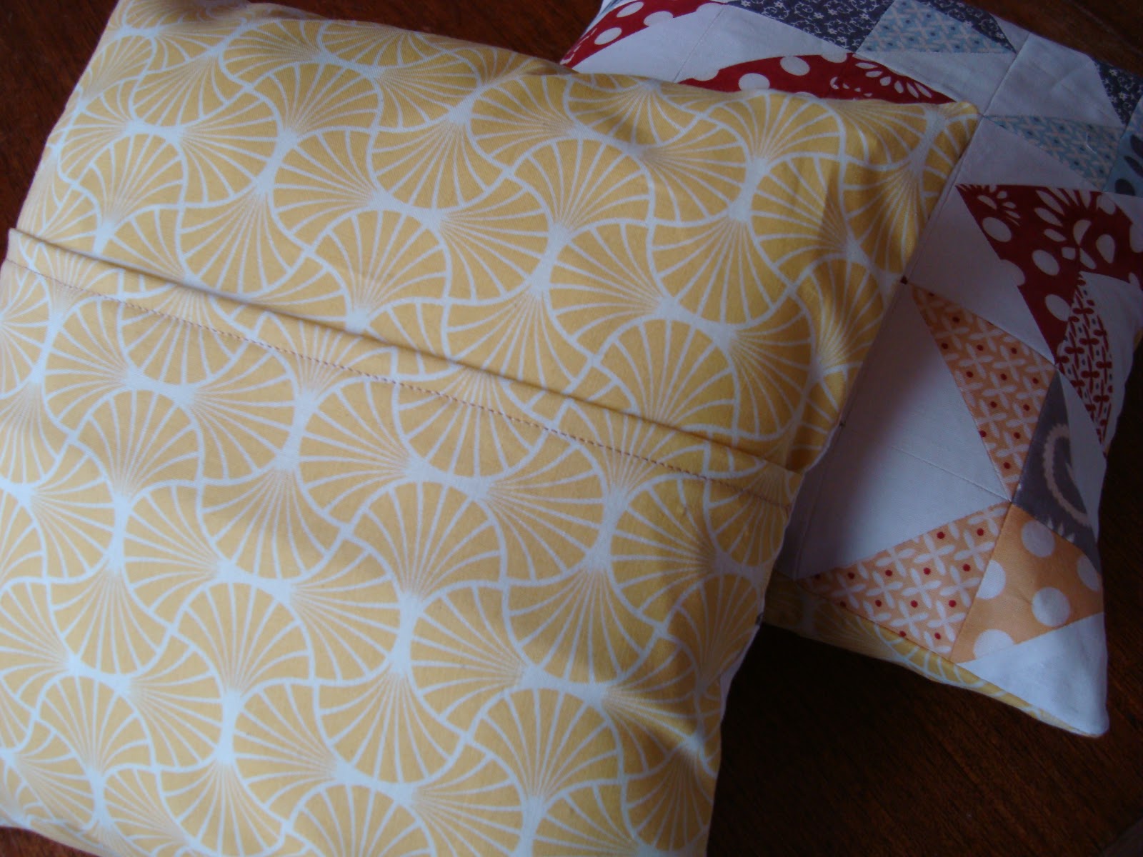 The Pezzy quilt and my first cushions! / CHARM ABOUT YOU