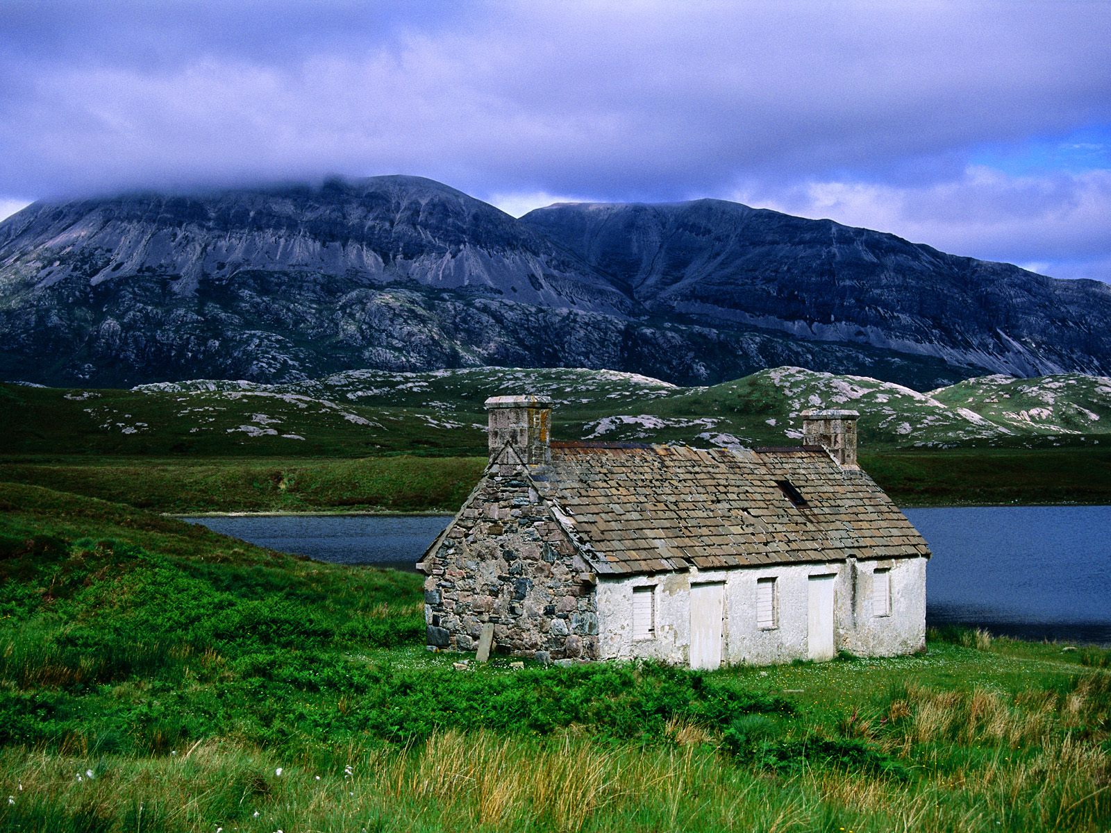 http://2.bp.blogspot.com/-GWZP_Uw0j1c/TiN_I3_XHWI/AAAAAAAAAEs/f8S2LABSVfA/s1600/Loch%20Stack%2C%20Sutherland%2C%20The%20Highlands%2C%20Scotland.jpg