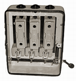 electrical topics: Three-Pole Iron Clad Switch