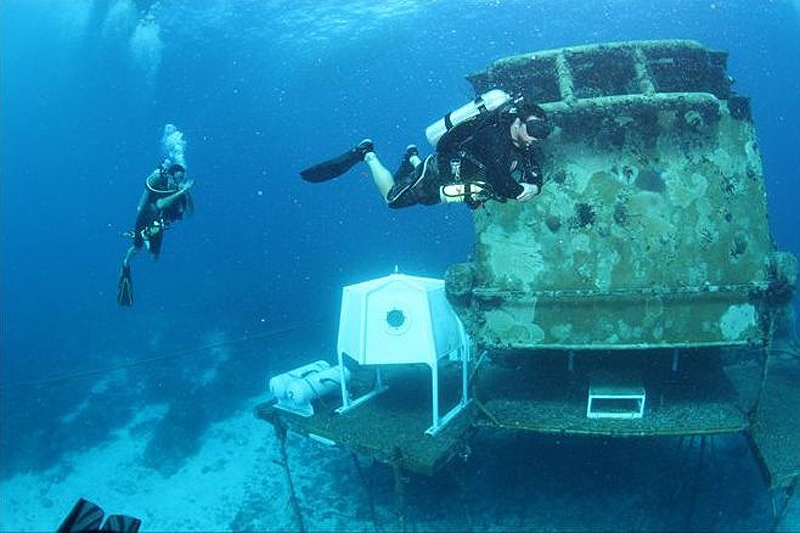 topworth The First Manned underwater laboratory "Aquarius"