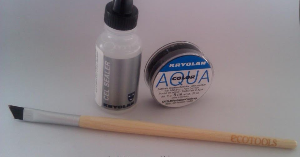 My Random Ramblings Kryolan Cake Eyeliner sealer and Aqua color in 071