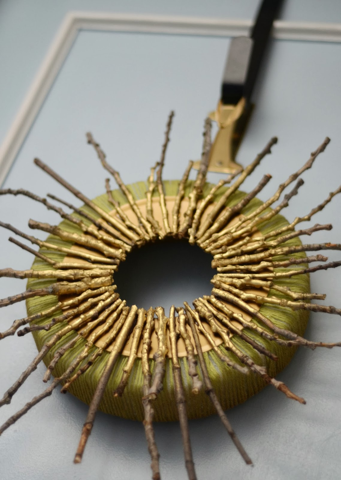 DIY Metallic Gold Branch Wreath Design Fixation