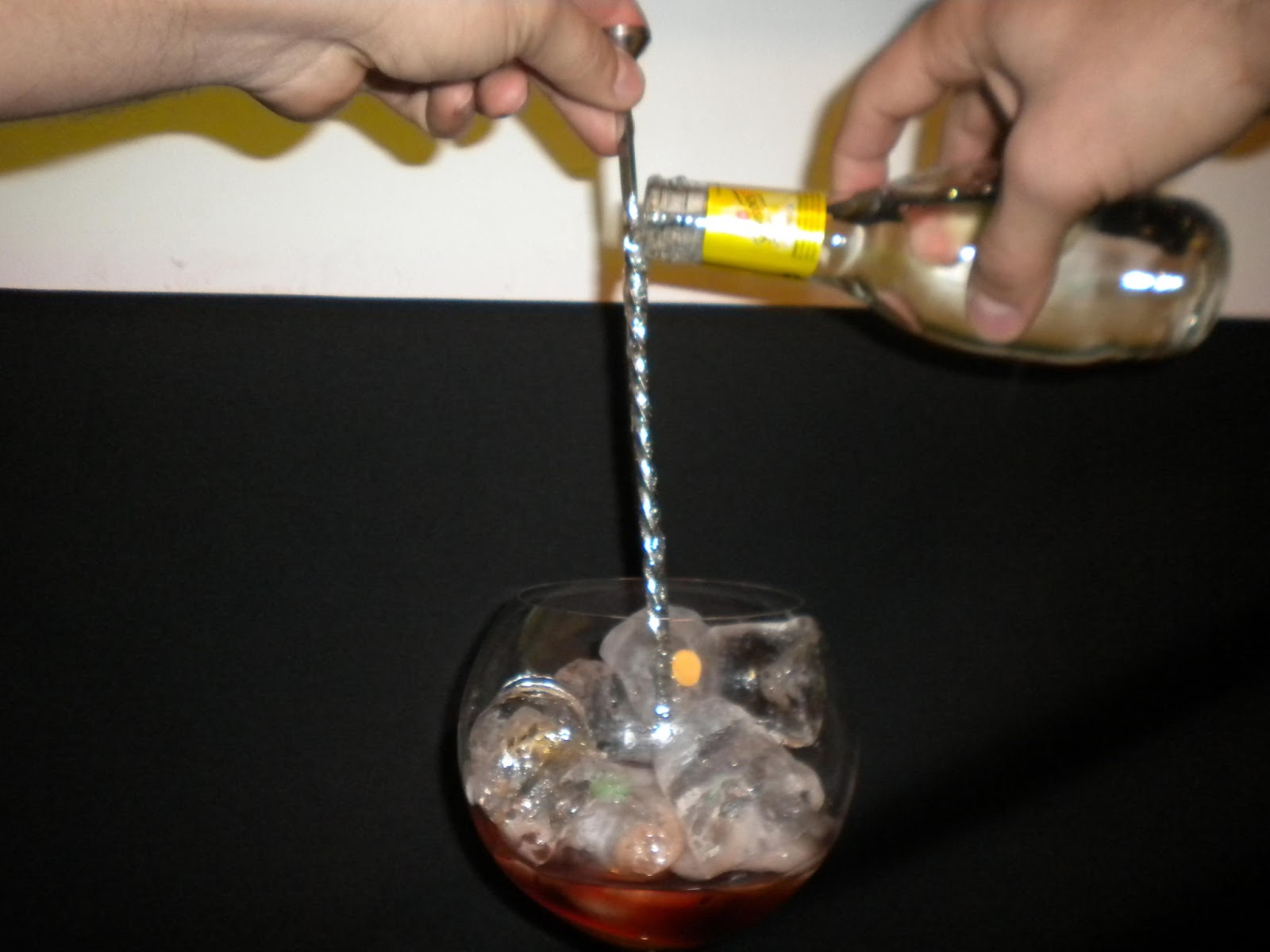 Preparación. Gin Tonic Plymouth Sloe Ginger Ale por Restaurante Le