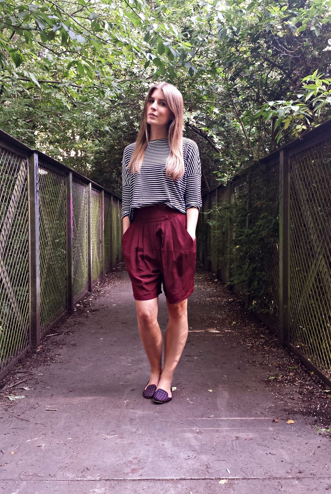 Outfit Burgundy shorts and breton top Style Trunk