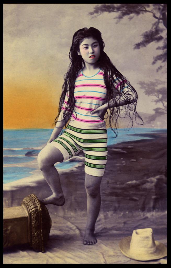 37 Rare Color Photos of Young Japanese Girls Posing in Bathing Suits