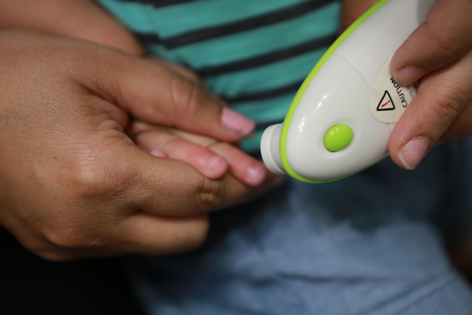 BABIES BABE! Cutting an Baby's nails...eeeeek!