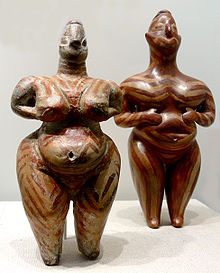 220px-Frauenstatuetten_Hacilar.jpg