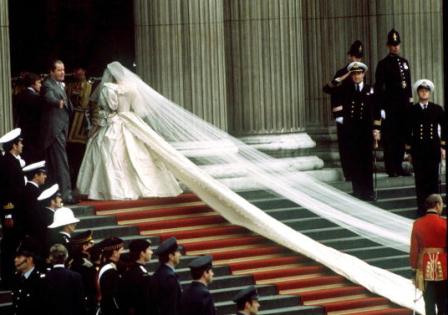 queen elizabeth 2 wedding dress. queen elizabeth ii coronation