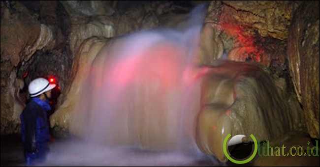 Air terjun Gua Cerme, Yogyakarta Air terjun Gua Cerme, Yogyakarta