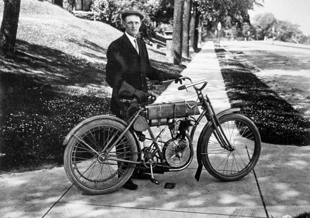 Перший мотоцикл  Harley Davidson