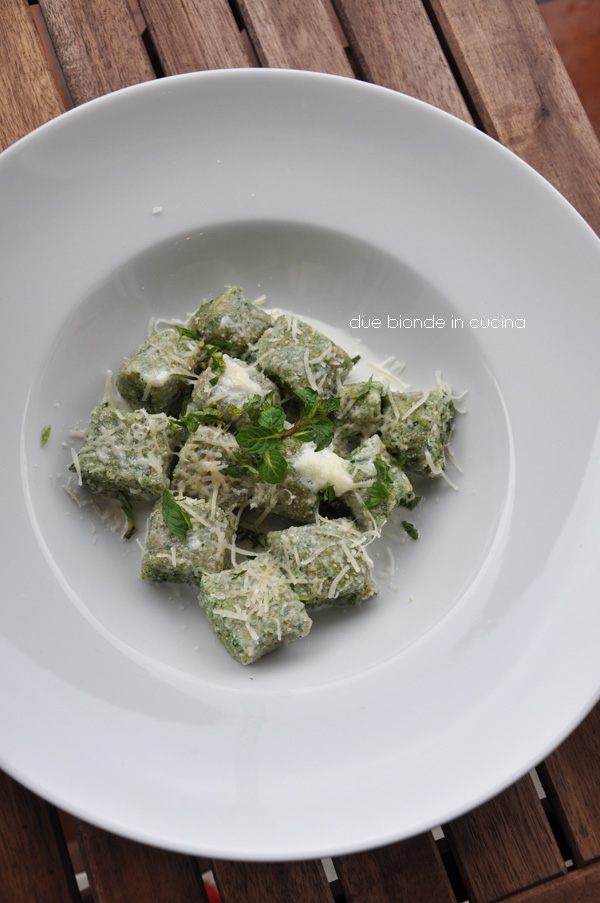 Due bionde in cucina Gnocchi di ricotta, spinaci e menta Donna Hay