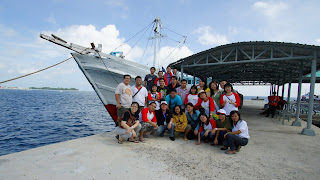 46. Pulau Panggang (Kepulauan Seribu) : Pose bersama tim doctorSHARE usai baksos di Pulau Panggang