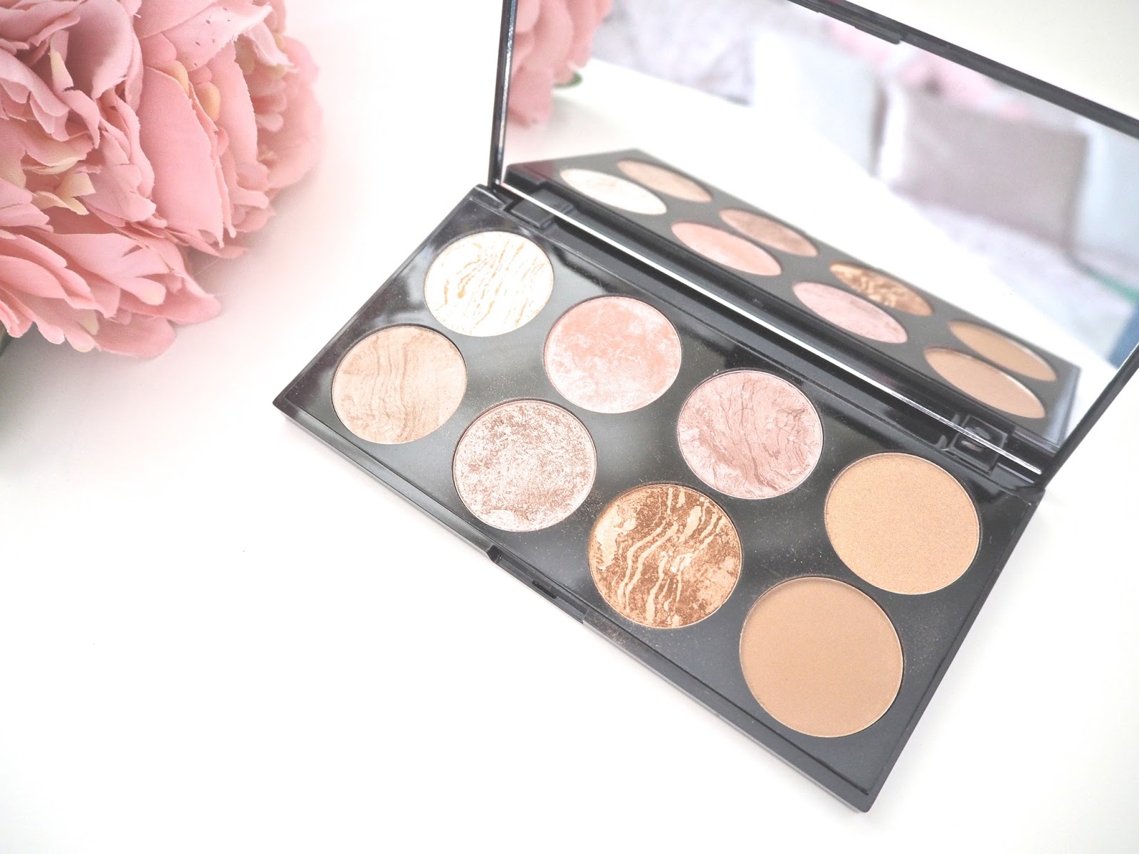 MAKEUP REVOLUTION ULTRA BLUSH & CONTOUR PALETTE GOLDEN SUGAR