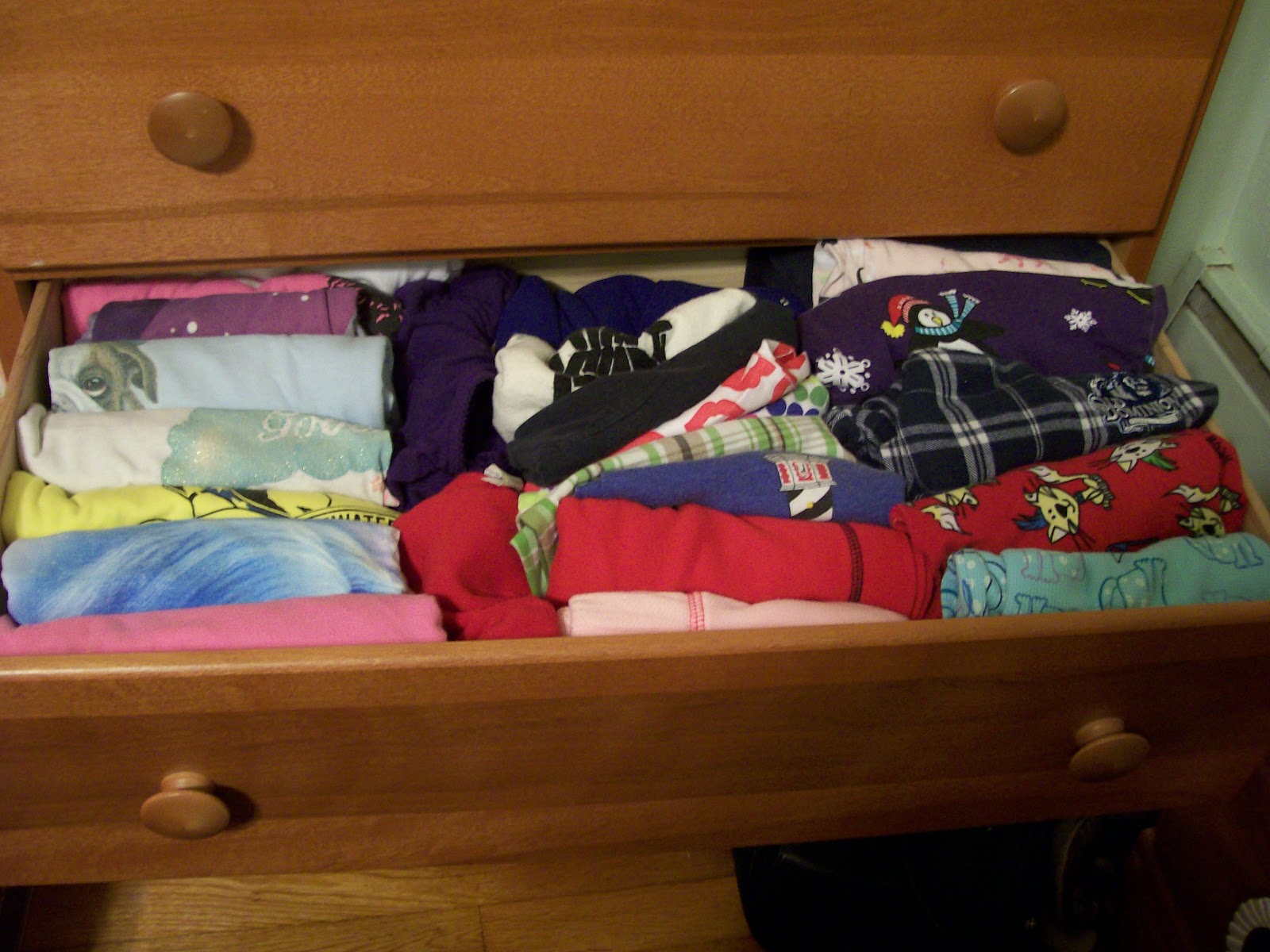Hey. I'm pretty awesome. Getting Organized Clothing Drawers!