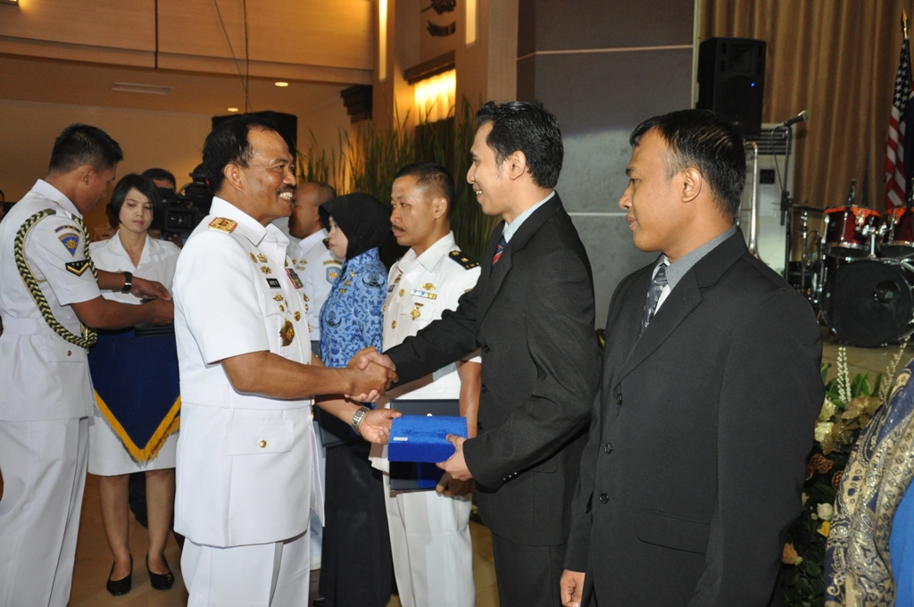 Ada and Zoi in Surprise Threesome / Uporniacom