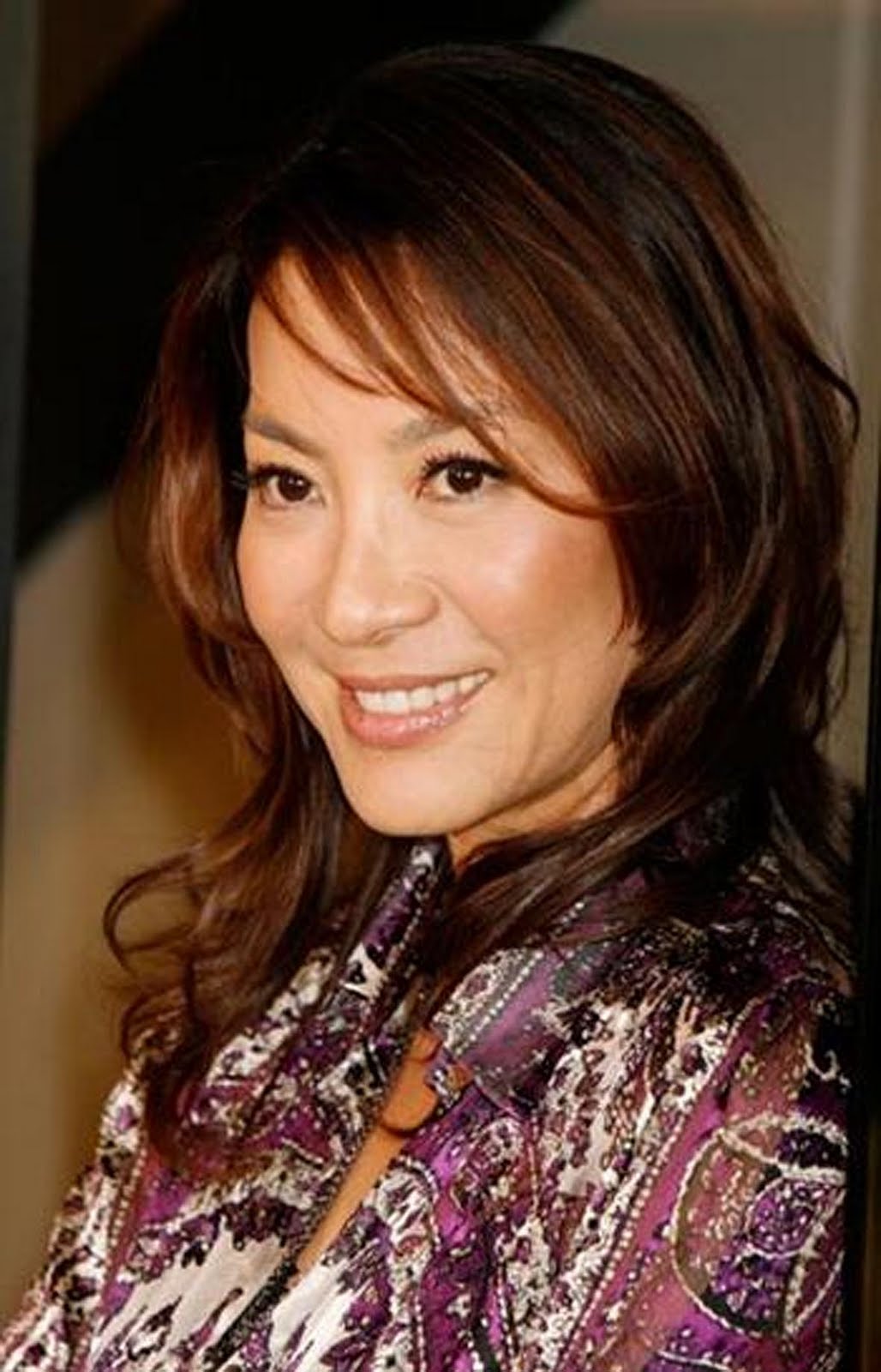 http://2.bp.blogspot.com/-GhC2kDCr650/Tnctzk2m93I/AAAAAAAAF80/kI2qSvy_f1Q/s1600/Michelle_Yeoh03.jpg