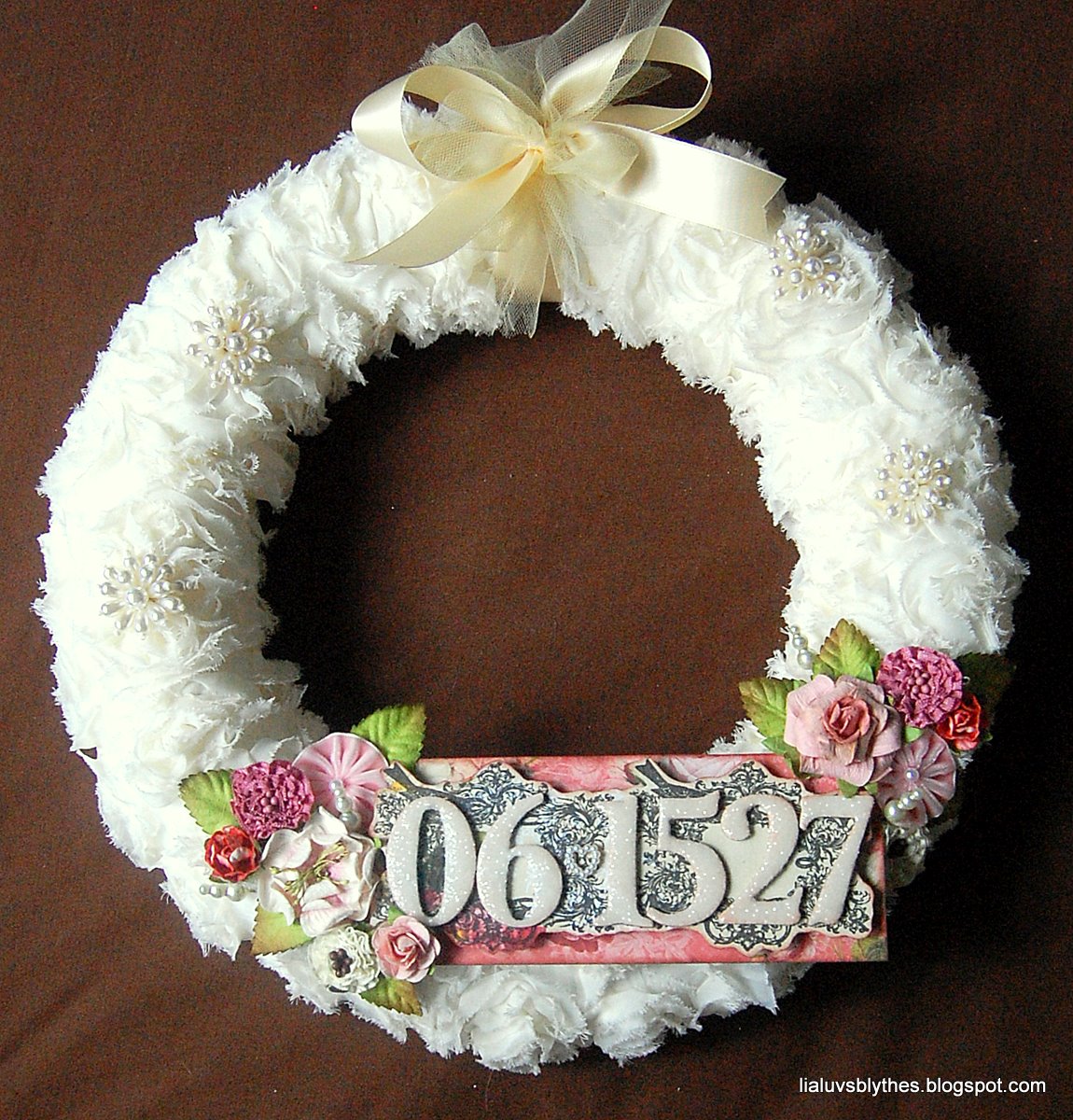 organised clutter: A Not-So Christmas-y Wreath