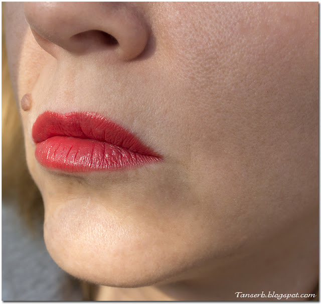 Помада Bourjois Rouge edition 12 heures № 29 “Cerise Sur Le Lipstick”