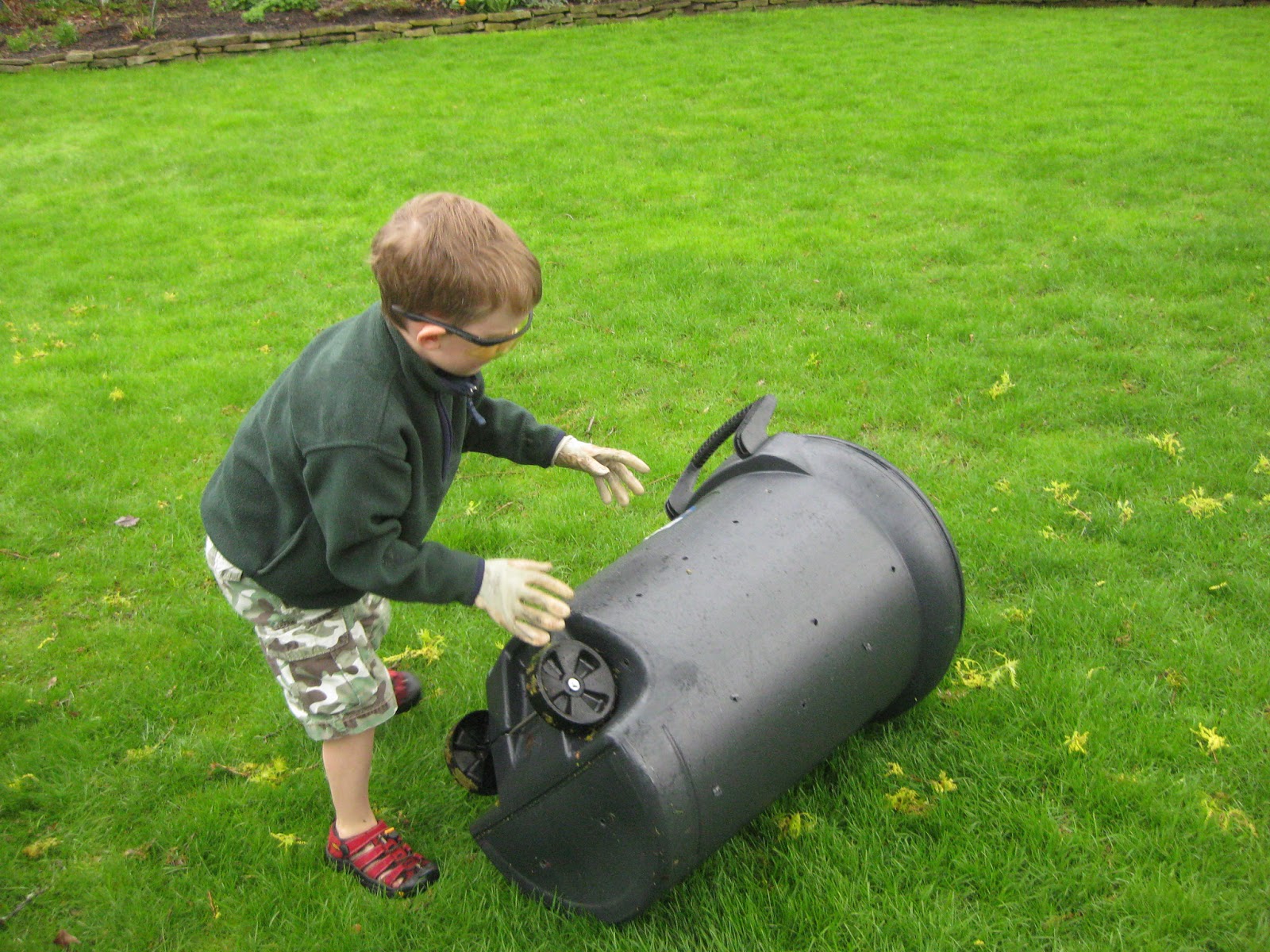 HOMEMADE KITCHEN COMPOST BIN visual data 7