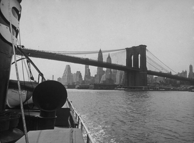 Amazing Historical Photo of Brooklyn Bridge  in 1937 