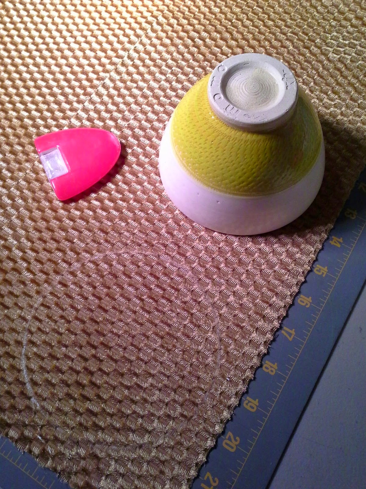 SewCrafting How to sew round bolster pillow cover.